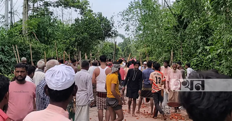 দুই পক্ষের সংঘর্ষ
